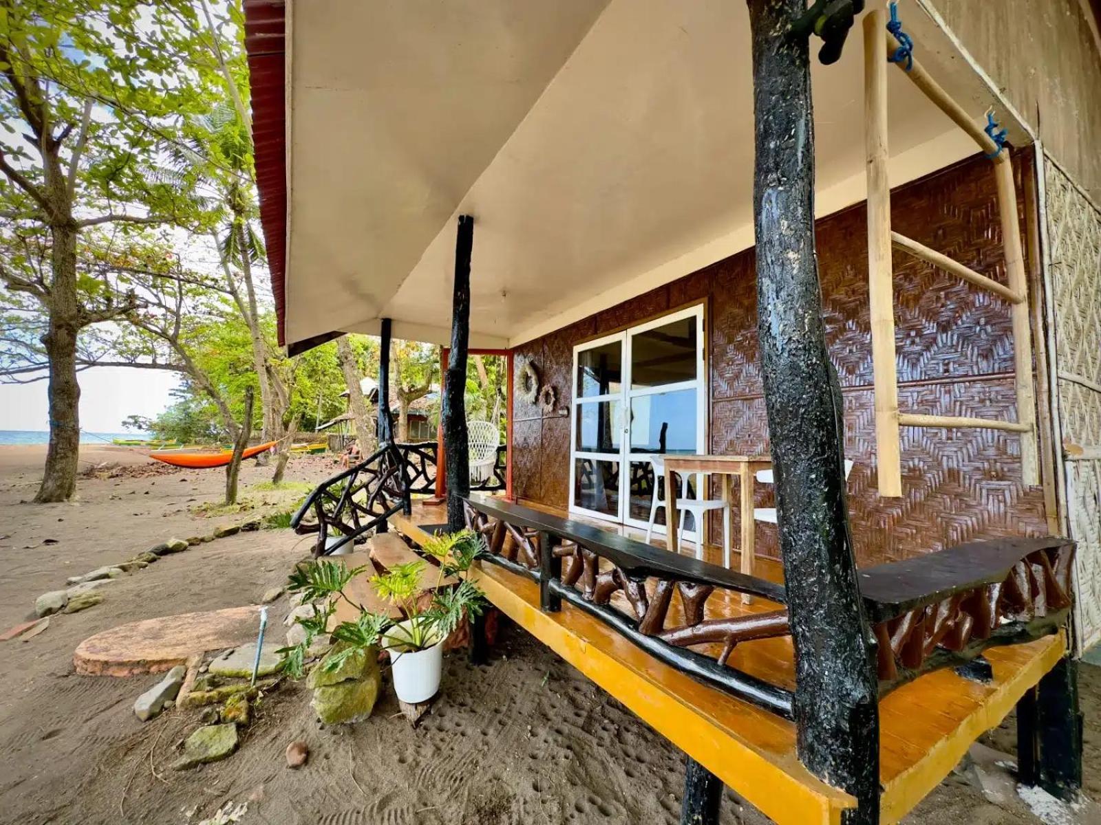 Playa Del Fuego Camiguin Beach Hostel & Resort มัมบาเฮา ภายนอก รูปภาพ