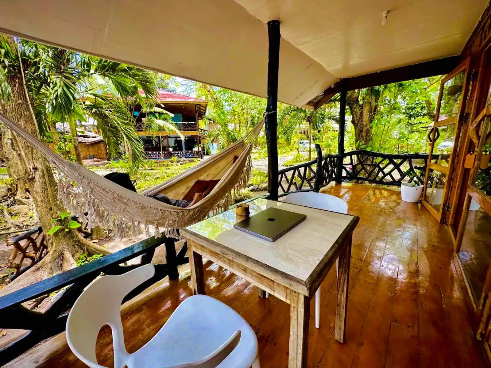 Playa Del Fuego Camiguin Beach Hostel & Resort มัมบาเฮา ภายนอก รูปภาพ