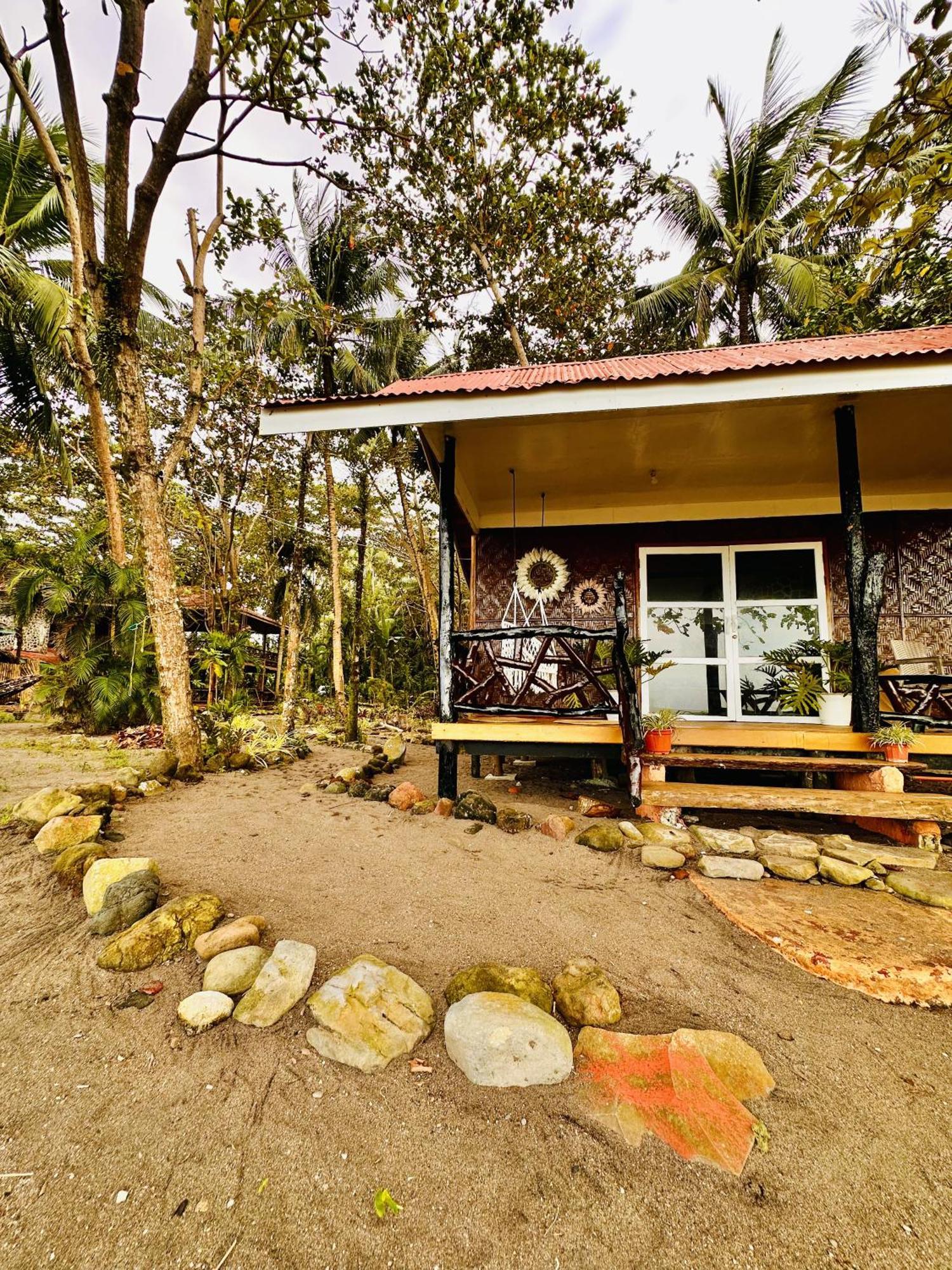 Playa Del Fuego Camiguin Beach Hostel & Resort มัมบาเฮา ภายนอก รูปภาพ