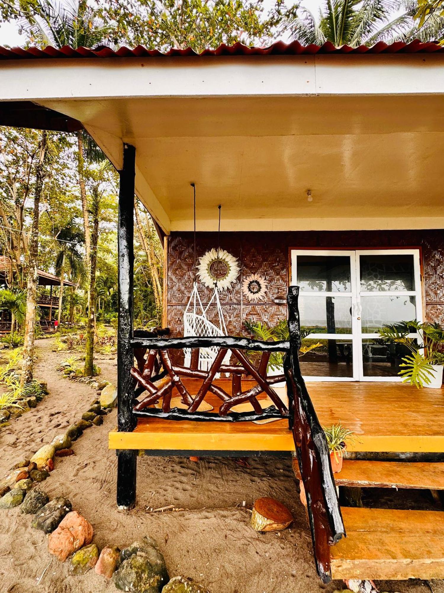 Playa Del Fuego Camiguin Beach Hostel & Resort มัมบาเฮา ภายนอก รูปภาพ