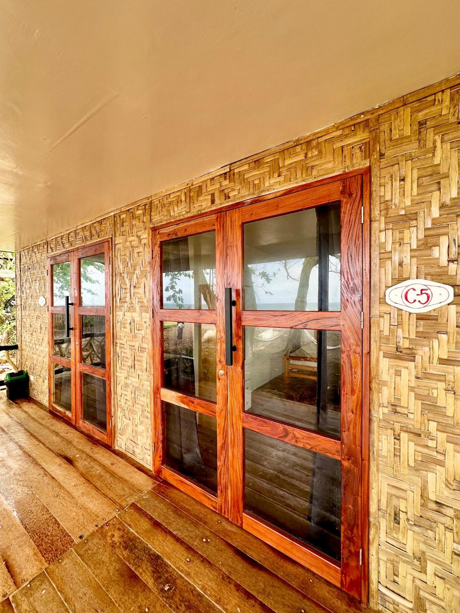 Playa Del Fuego Camiguin Beach Hostel & Resort มัมบาเฮา ภายนอก รูปภาพ